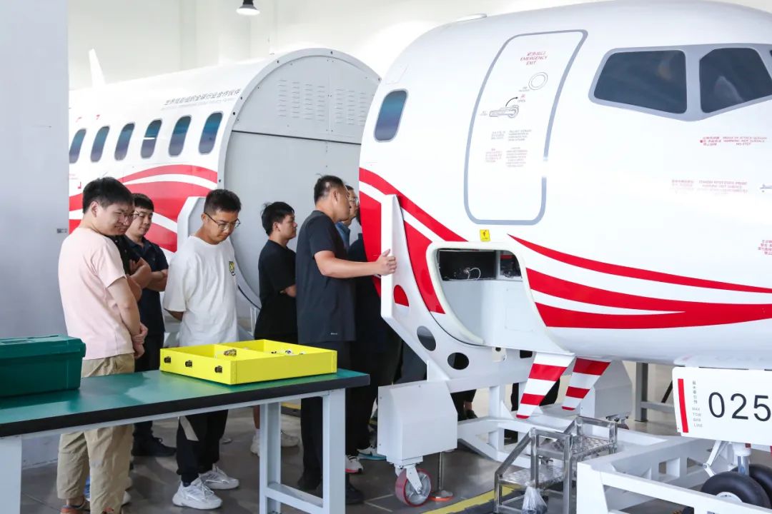 捷安高科硬核護航！國賽飛機維修賽項技術(shù)對接擦亮 “技能底色”